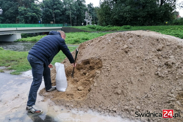 Świdnica. Gdzie po worki i piasek?