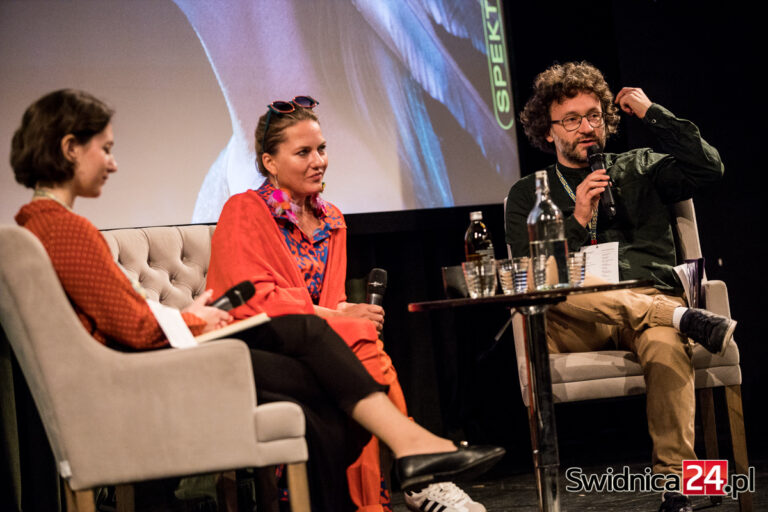 Aktorka Agnieszka Dulęba-Kasza spotkała się z publicznością. Teatralny początek Festiwalu Filmowego Spektrum w Świdnicy [FOTO]