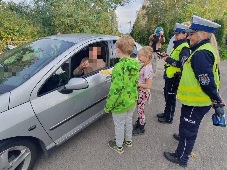 Mandat czy cytryna? Nietypowa akcja dzieci i policji [FOTO]