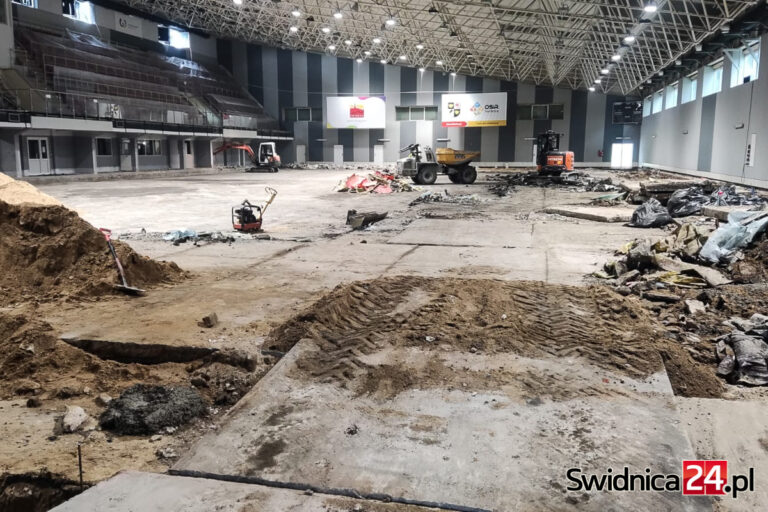 Świdnickie lodowisko w przebudowie. Kiedy ruszy nowy sezon ślizgawek?