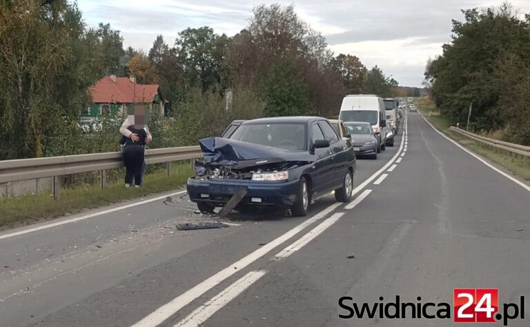 Zderzenie dwóch osobówek na krajowej „piątce”