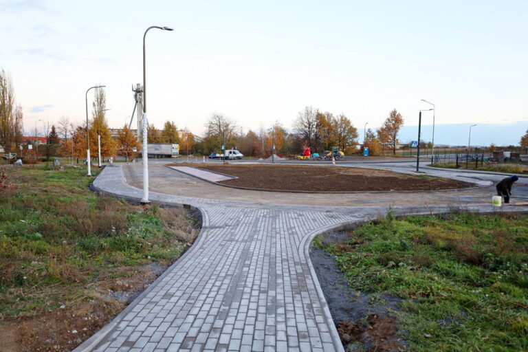 Pętla autobusowa, bezpieczne przejścia i nowe chodniki [FOTO]