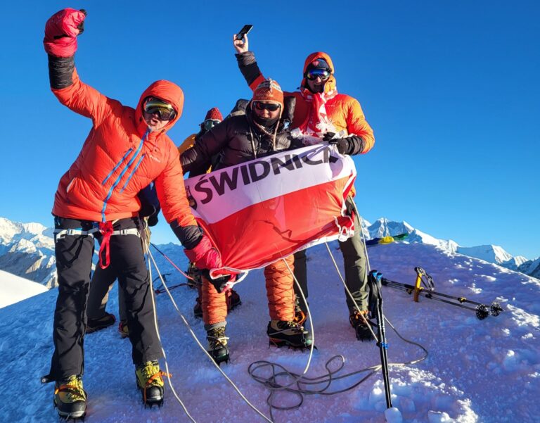 Świdniczanie zdobyli szczyt Mera Peak w Himalajach! [FOTO]