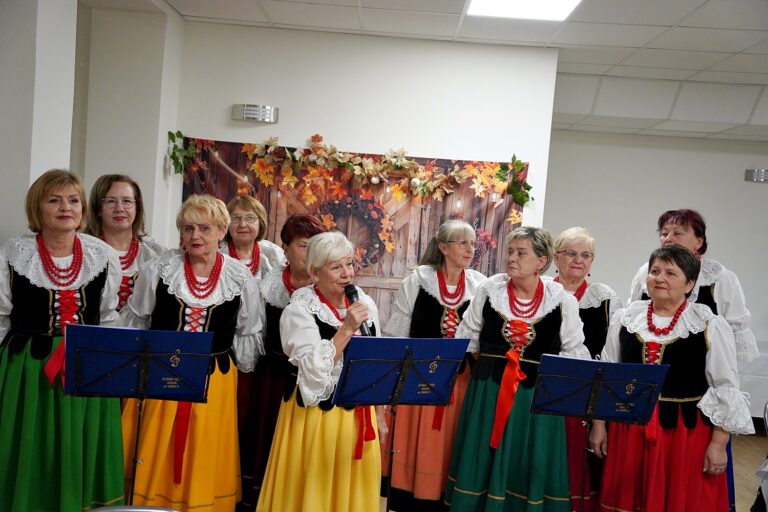 Seniorzy świętowali w Witoszowie, dziś śniadanie patriotyczne w Bystrzycy [FOTO]