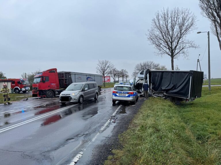 Zderzenie z ciężarówką na skrzyżowaniu w Komorowie [FOTO]