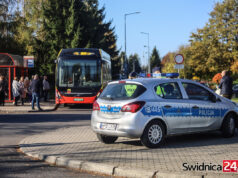 Bezpieczny dzień Wszystkich Świętych. Policjanci apelują o ostrożność i przypominają o zasadach