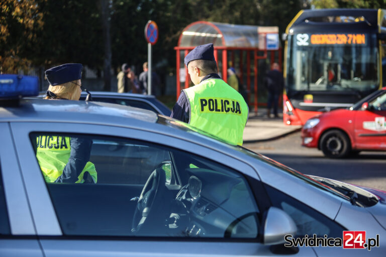 Bezpieczny dzień Wszystkich Świętych. Policjanci radzą, jak nie stać się ofiarą złodziei