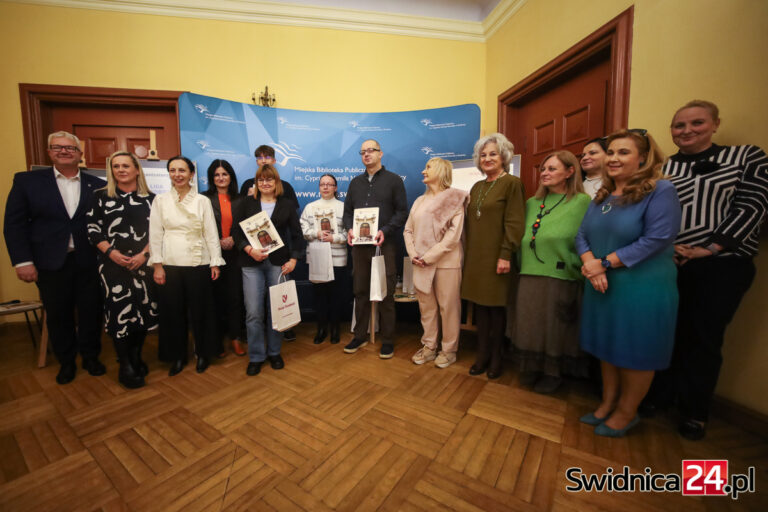 XVII Dyktando Świdnickie za nami. Jakie językowe pułapki tym razem czekały na uczestników? [FOTO]