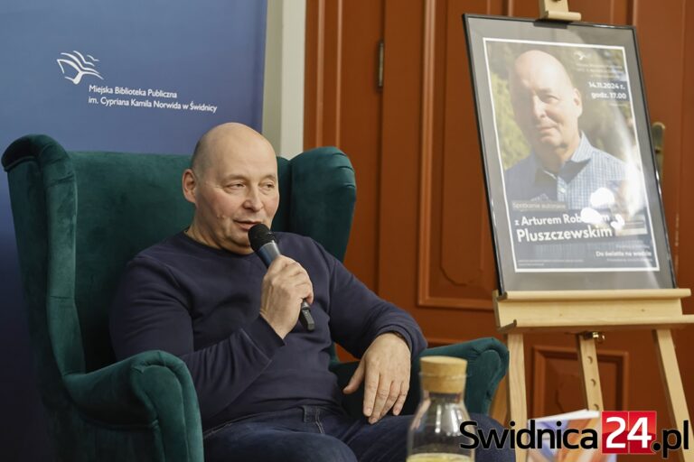Spotkanie autorskie z Arturem Pluszczewskim
