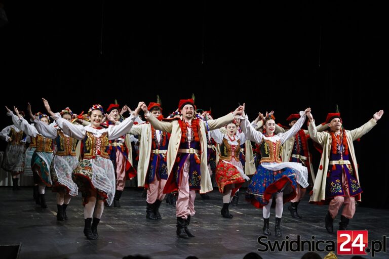 Pół wieku zachwycają tańcem. Świdnicki zespół ludowy „Krąg” szykuje złoty jubileusz [FOTO]