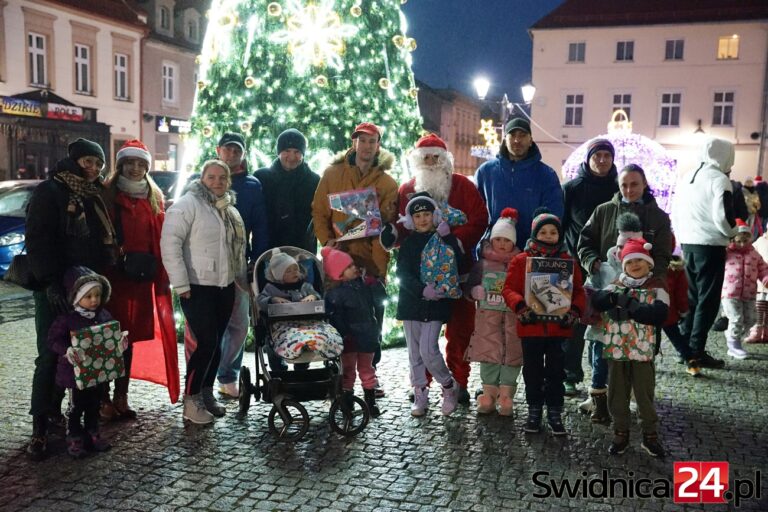 Święty Mikołaj rozświetlił Świebodzice [FOTO]