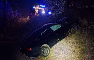 Uderzył w drzewo i spadł ze skarpy