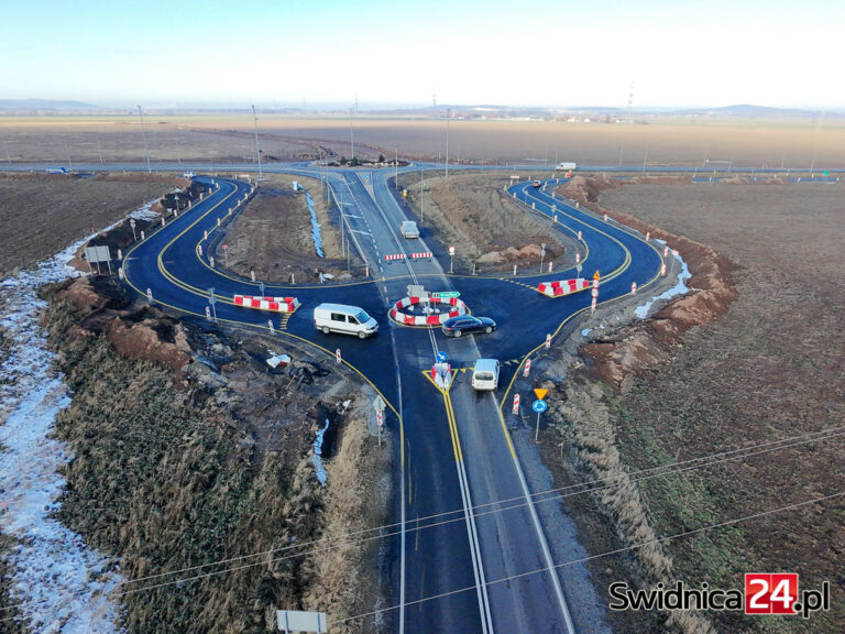 Budują nowe drogi do przyszłej fabryki Boscha i centrum Amazona. Uwaga na zmiany na krajowej „piątce” [FOTO/VIDEO]