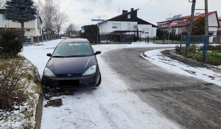 Radna prosiła o piasek. Prezydent przyjęła inny „model funkcjonalny” odśnieżania [FOTO]