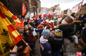 Orszak Trzech Króli przejdzie przez Świdnicę po raz czternasty. Na finał wspólne kolędowanie i ciepły poczęstunek
