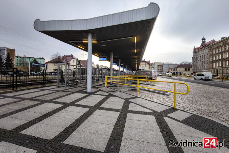 Cięcia na autobusowej trasie Świdnica-Wrocław. Przewoźnik tłumaczy to „dostosowaniem do realnego obłożenia”