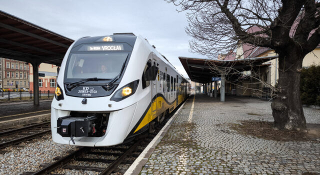 Przed podróżą sprawdź rozkład jazdy. Więcej przystanków „na żądanie”, zmiana godzin odjazdu