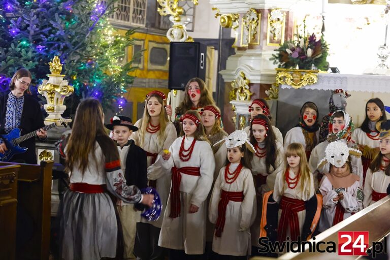 Dzieci z Kijowa kolędowały w Kościele Pokoju [FOTO/VIDEO]