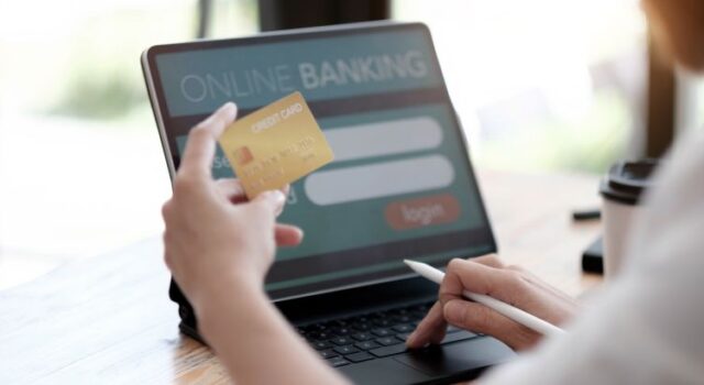 Złodziejskie żniwa trwają. Kolejni oszukani podczas próby sprzedaży na popularnych platformach blokada konta bankowego