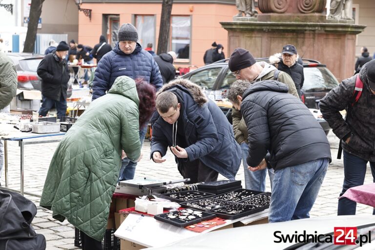 Poszukiwacze skarbów na lutowej Giełdzie Staroci, Numizmatów i Osobliwości [FOTO/VIDEO]