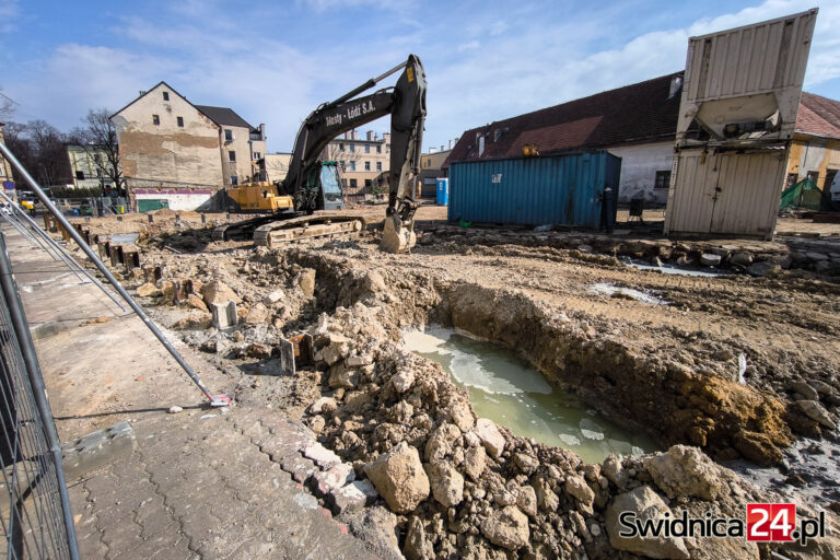 Trwa budowa przy Księcia Bolka Świdnickiego. Powstanie tam ponad 40 mieszkań [FOTO]