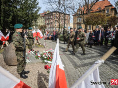 86 lat od zbrodni w Katyniu. Uroczystości w Świdnicy z udziałem wojska