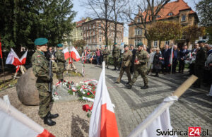 86 lat od zbrodni w Katyniu. Uroczystości w Świdnicy z udziałem wojska
