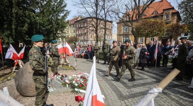 86 lat od zbrodni w Katyniu. Uroczystości w Świdnicy z udziałem wojska