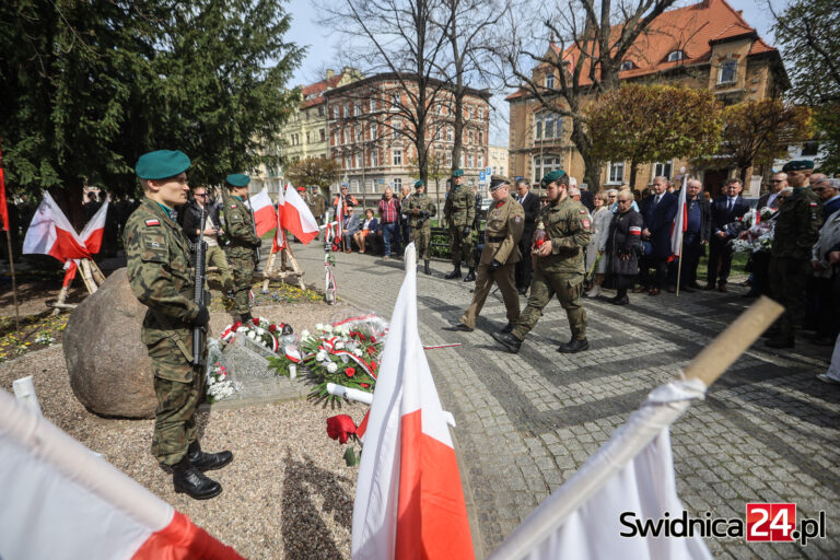 86 lat od zbrodni w Katyniu. Uroczystości w Świdnicy z udziałem wojska