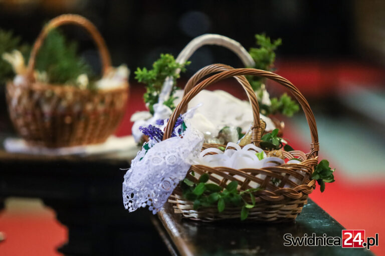 Wielka Sobota. Godziny święcenia pokarmów w świdnickich parafiach