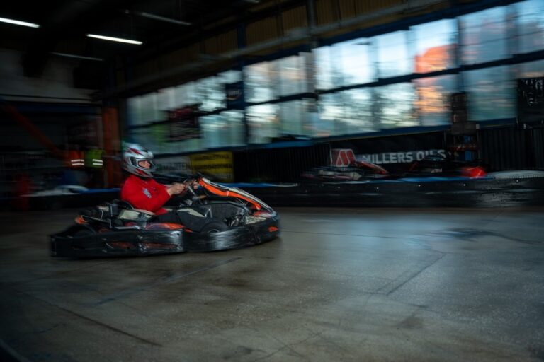 Wskocz do gokarta na torze M3Racing i poczuj nową prędkość letniego sezonu!