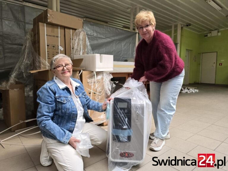 Wspominając zmarłego męża, zebrała 40 tysięcy zł. Sprzęt dla chorych jest już w wypożyczalni Hospicjum