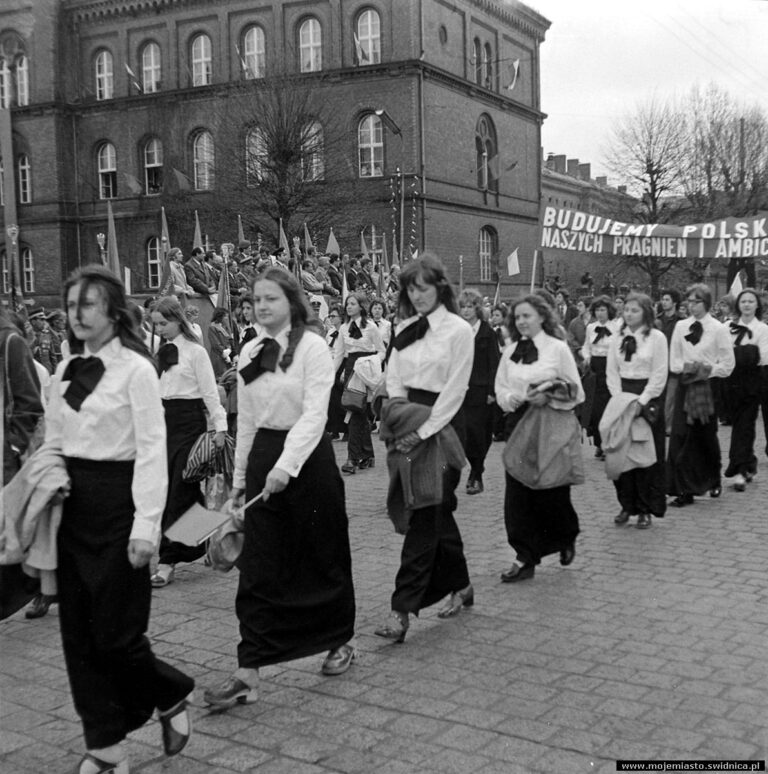 Pochodów nie będzie. Święto Pracy wczoraj i dziś [FOTO]