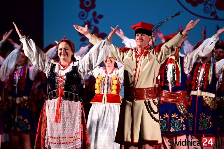 Przetańczyli już 50 lat. Jubileusz świdnickiego Zespołu Tańca Narodowego i Estradowego „Krąg” [FOTO/VIDEO]