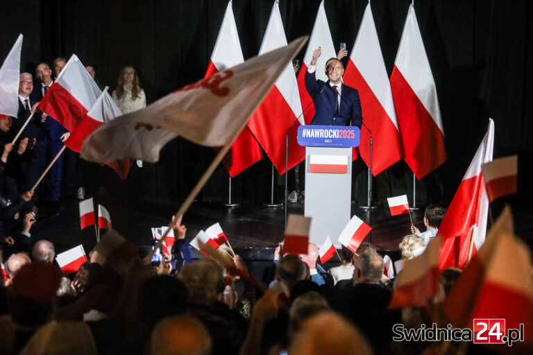 Kampania wyborcza na ostatniej prostej. Karol Nawrocki w Świdnicy chwalił współpracę PiS z lewicową prezydent [FOTO/VIDEO]