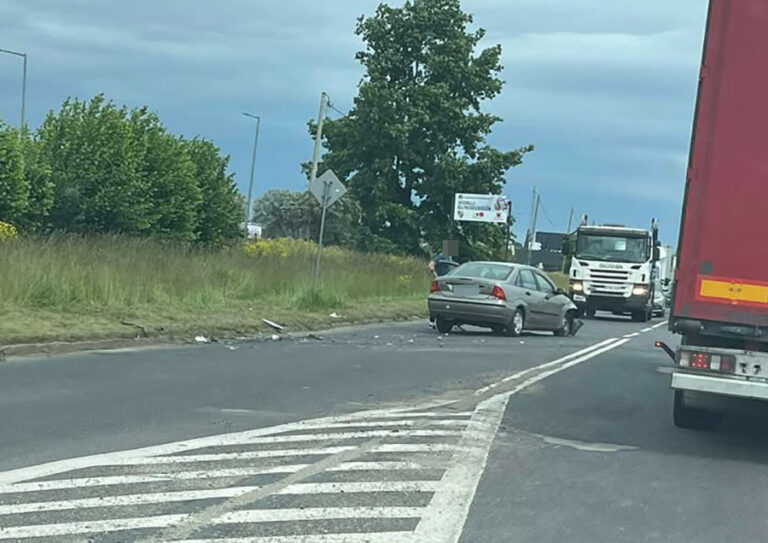 Zderzenie dwóch osobówek na Przemysłowej