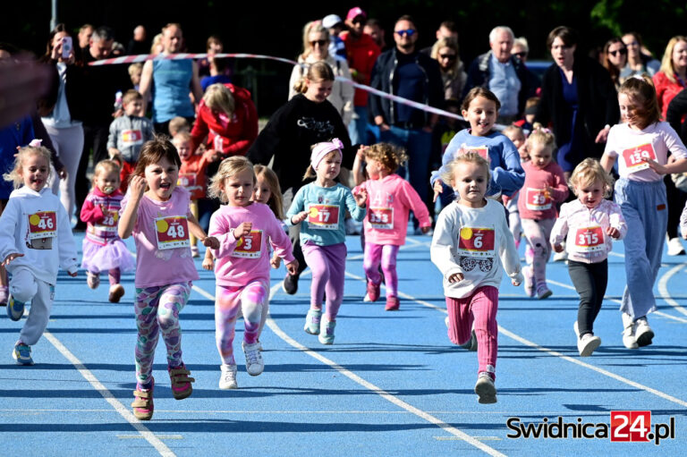 Znakomita zabawa i walka podczas kolejnych Świdnickich Czwartków Lekkoatletycznych [DUŻO ZDJĘĆ/WYNIKI]