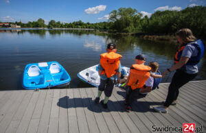 Zalew na razie oblodzony, ale jest już nowy cennik bosmanatu. Ile zapłacimy za wypożyczenie kajaka i roweru wodnego?