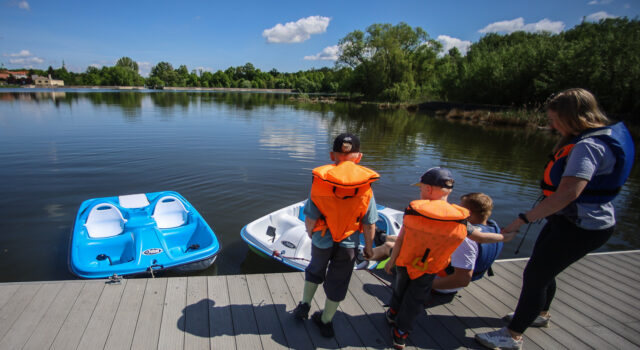 Zalew na razie oblodzony, ale jest już nowy cennik bosmanatu. Ile zapłacimy za wypożyczenie kajaka i roweru wodnego?