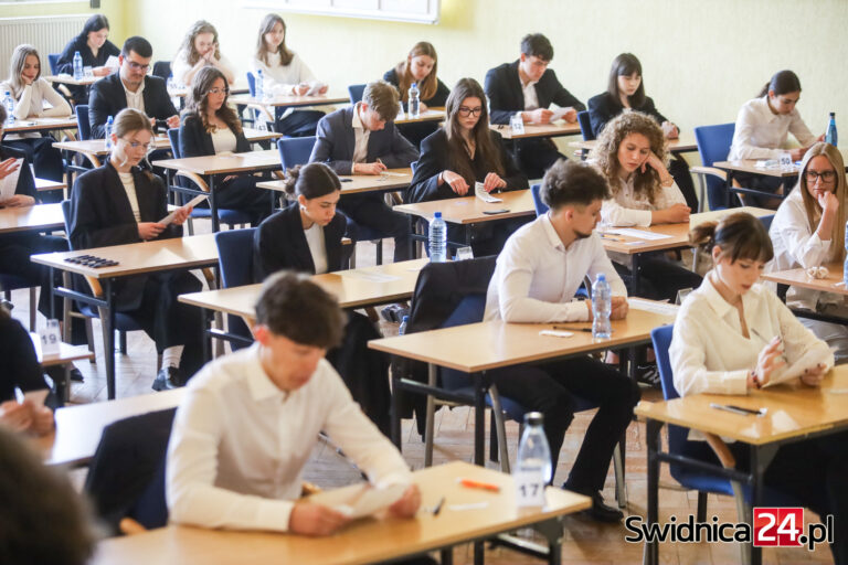 Egzaminowy maraton rozpoczęty. Jakie przedmioty najchętniej wybierali tegoroczni maturzyści?