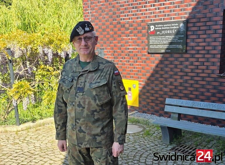 Rajd weteranów WP. W Świdnicy wśród uczestników dowódca 11. Dywizji Kawalerii Pancernej