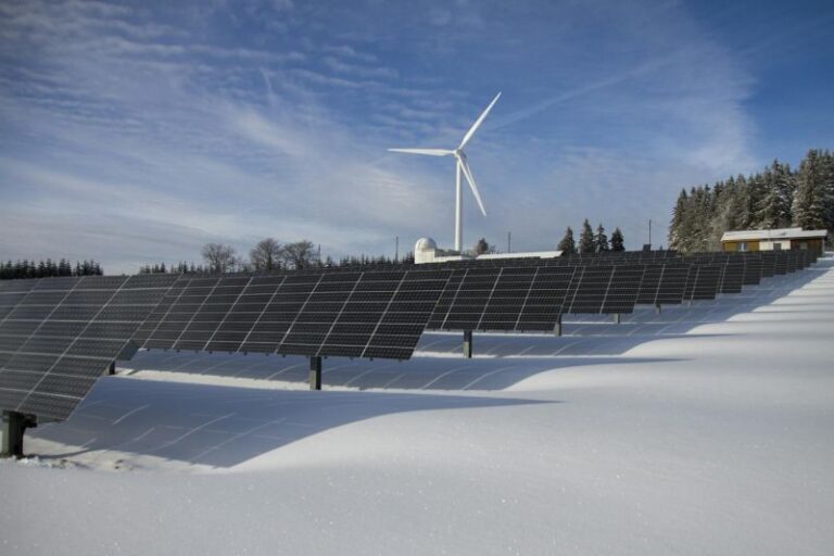 Białe certyfikaty jako sposób na podniesienie efektywności energetycznej firmy. Jak wygląda sytuacja w 2025?