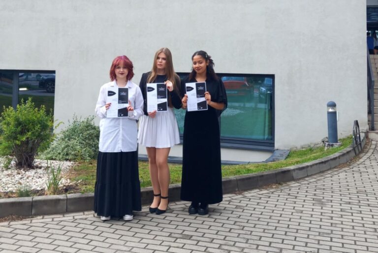 Licealistki z III LO z sukcesami w etapie wojewódzkim 70. Ogólnopolskiego Konkursu Recytatorskiego