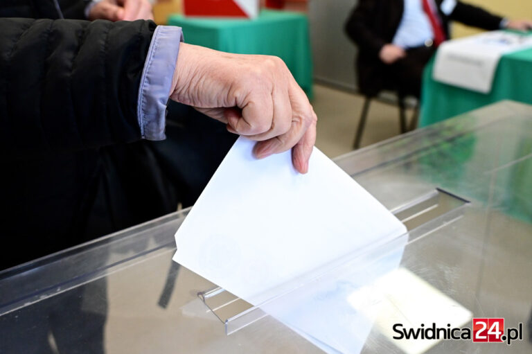 Miało być referendum w sprawie migrantów i wiatraków. Wojewoda mówi „nie”