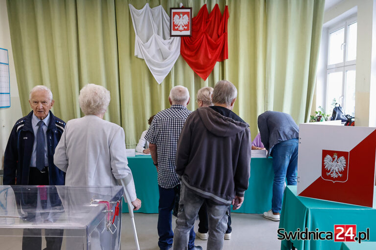Będzie rekordowa frekwencja? Do wieczora w Świdnicy zagłosowała ponad połowa wyborców
