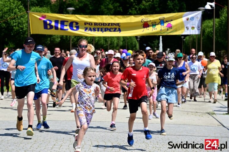 Pobiegli, by promować rodzicielstwo zastępcze. „To miłość nie do zastąpienia” [FOTO/VIDEO]