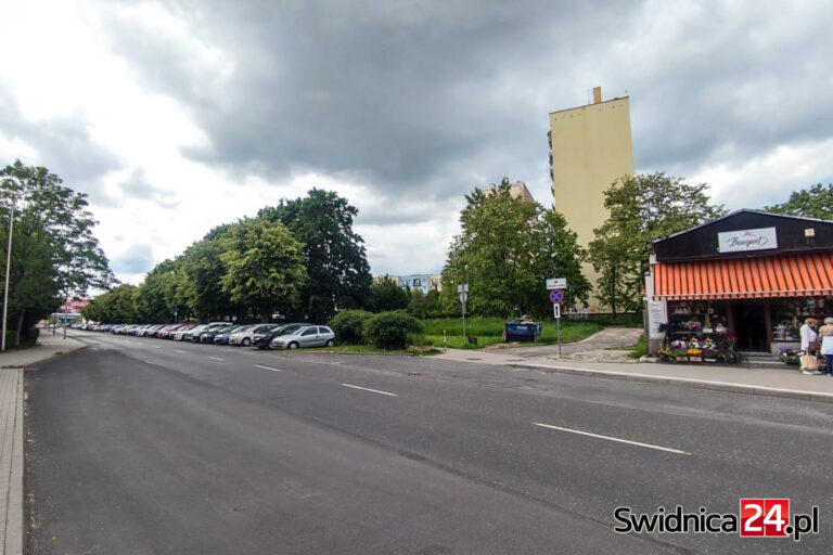 Kto wybuduje nowy parking na Osiedlu Młodych? Miasto rozpoczęło poszukiwania wykonawcy