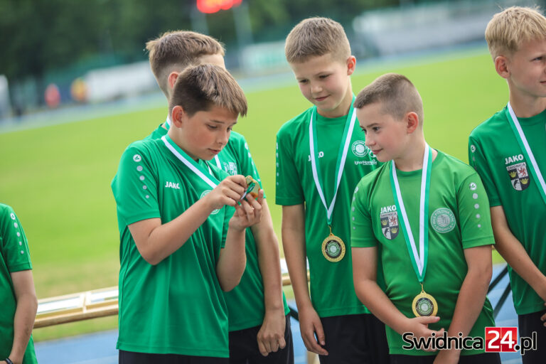 Biało-zieloni piłkarze podsumowali sezon 2024/2025 [DUŻO ZDJĘĆ]