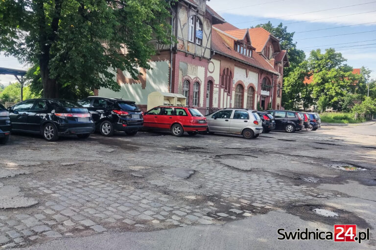 O krok bliżej rozpoczęcia budowy nowego parkingu przy świdnickiej stacji. Ma być udogodnieniem dla podróżnych