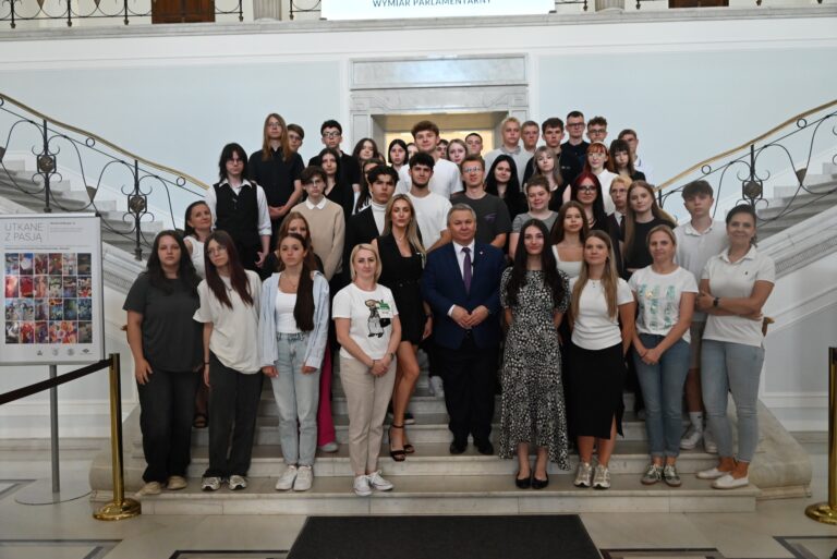 Najlepsi uczniowie w nagrodę w Sejmie [FOTO]